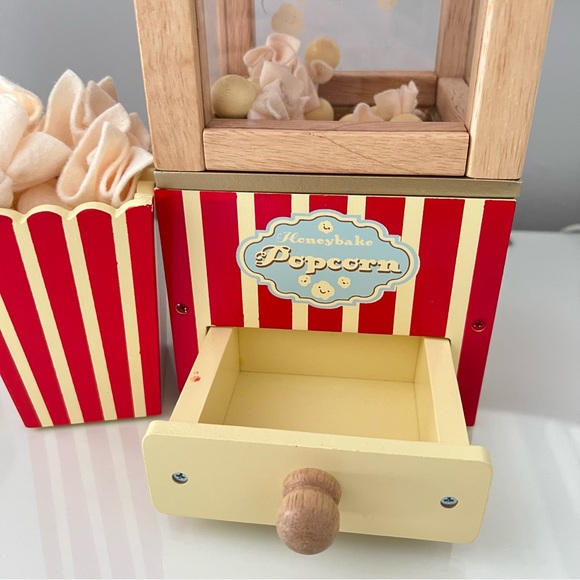 Le Toy Van Popcorn Machine pretend toy - Picture 7 of 10